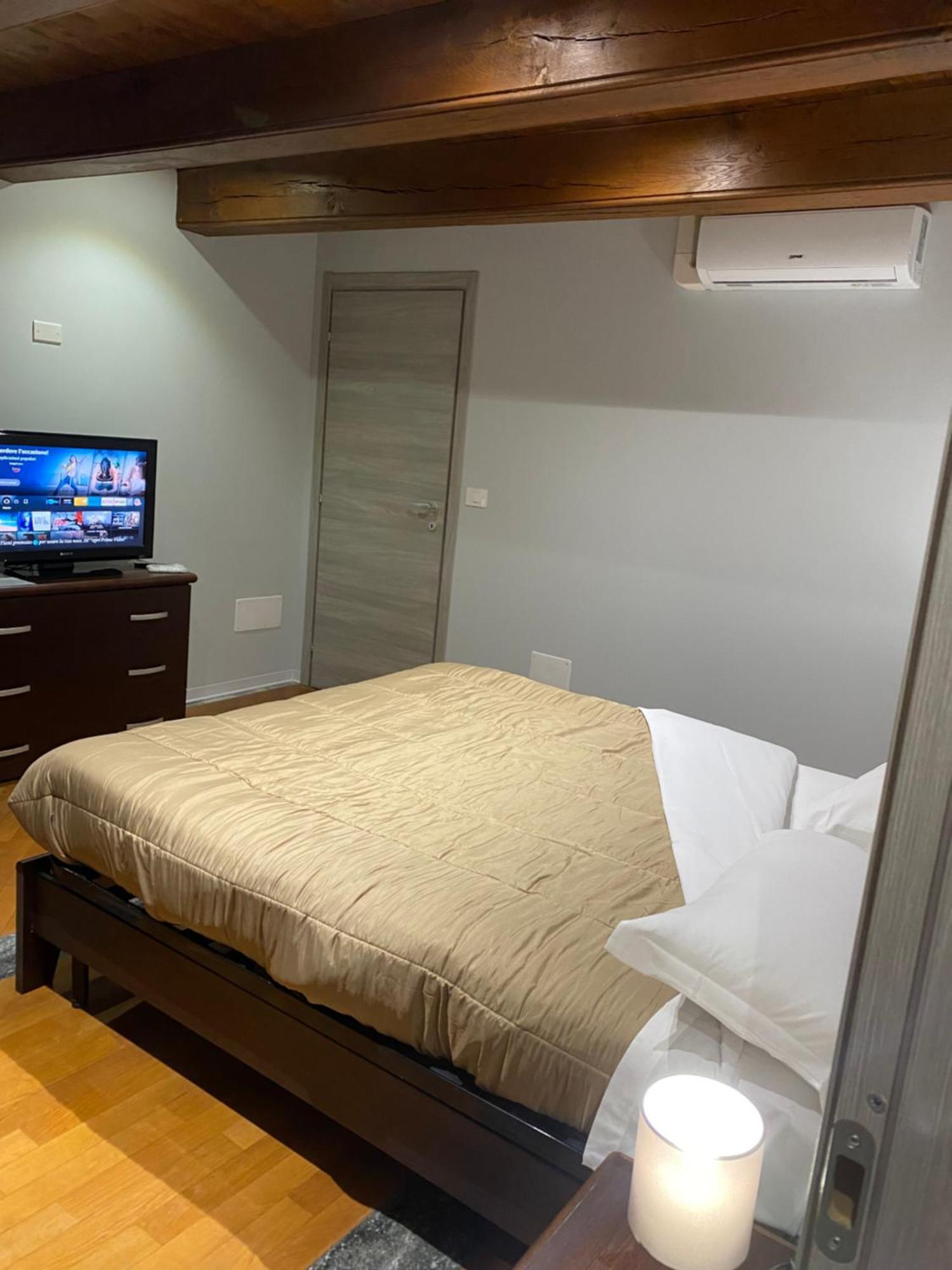 La Casa Di Cate & Adry Bed and Breakfast Envie Εξωτερικό φωτογραφία
