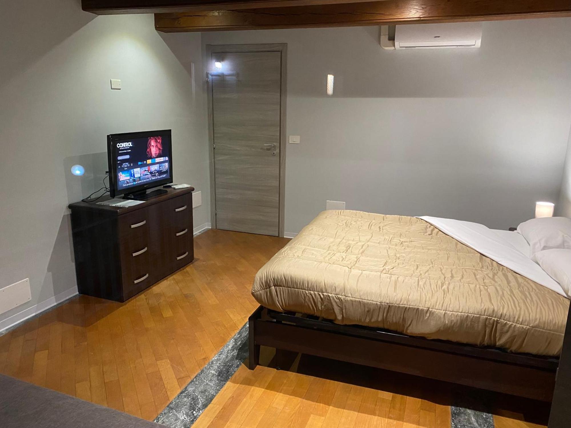 La Casa Di Cate & Adry Bed and Breakfast Envie Εξωτερικό φωτογραφία