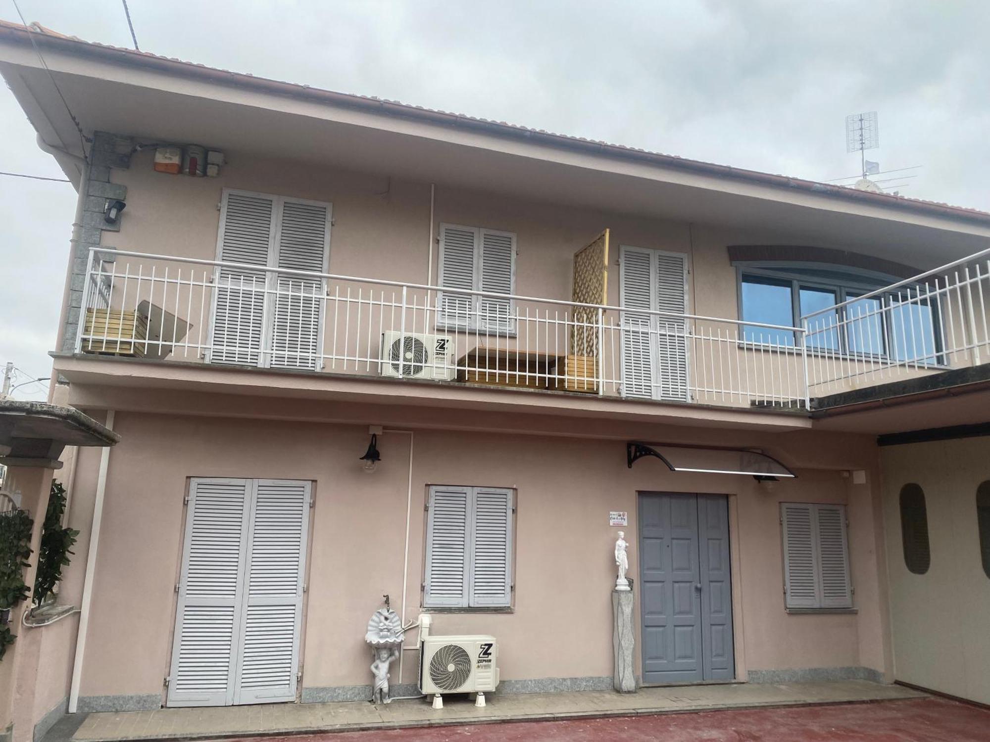 La Casa Di Cate & Adry Bed and Breakfast Envie Εξωτερικό φωτογραφία